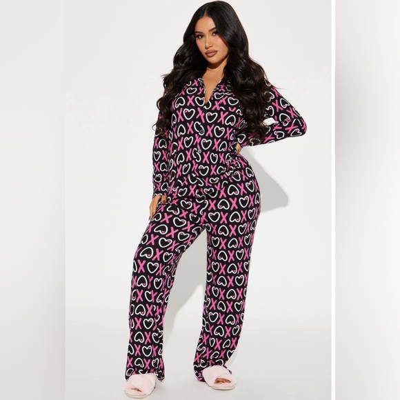 Fashion Nova Pink Heart Women's Pajama Set - Picture 1 of 2